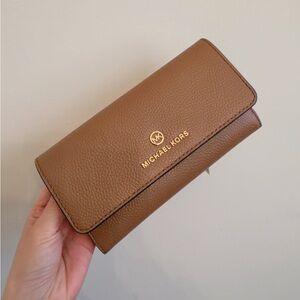 NWT Michael Kors Jet Set Charm Large Trifold Leather Wallet - Luggage